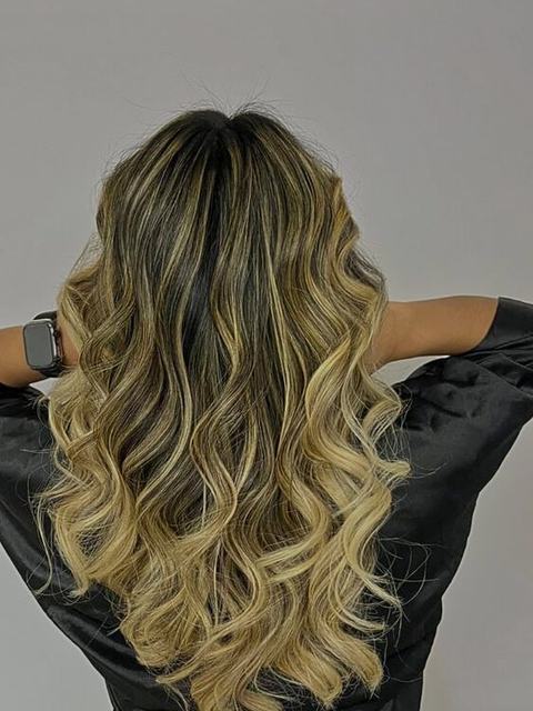 Balayage rubio con ondas