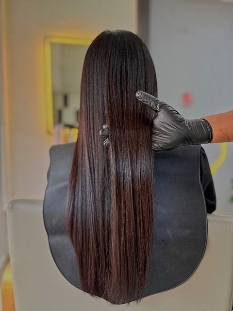 Cabello liso con brillo