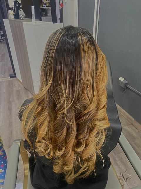 Ombré rubio con rizos