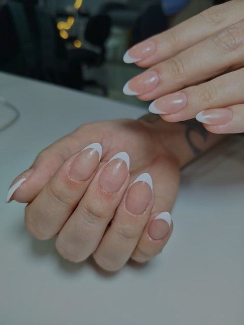 Uñas francesas clásicas